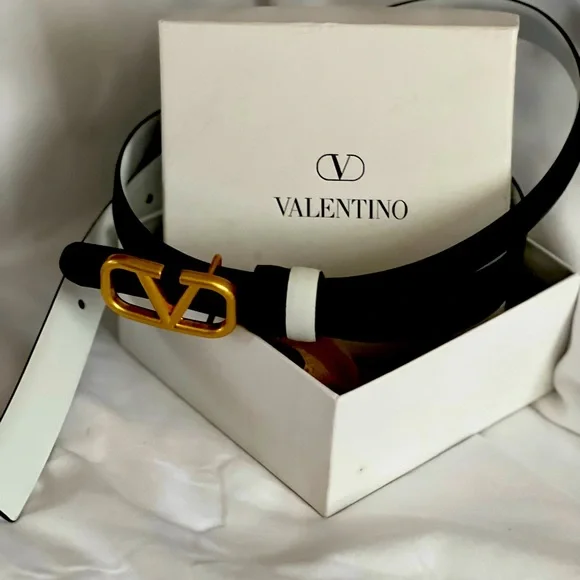 Valentino VLOG reversible belt black and white VALENTINO Garavani VLogo Signature Pearls Calfskin Leather  main image 3